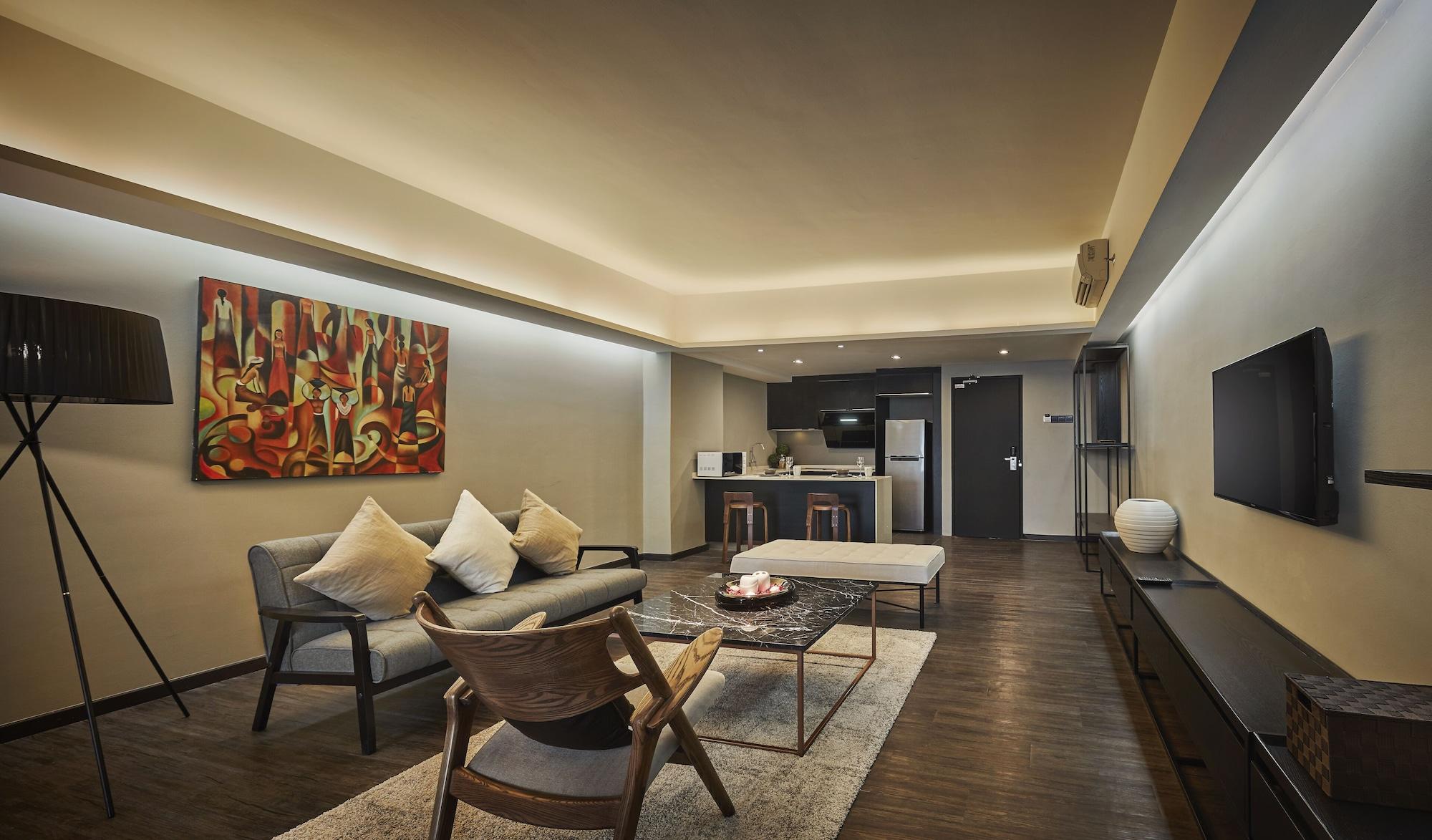 Tropics Eight Suites George Town Buitenkant foto