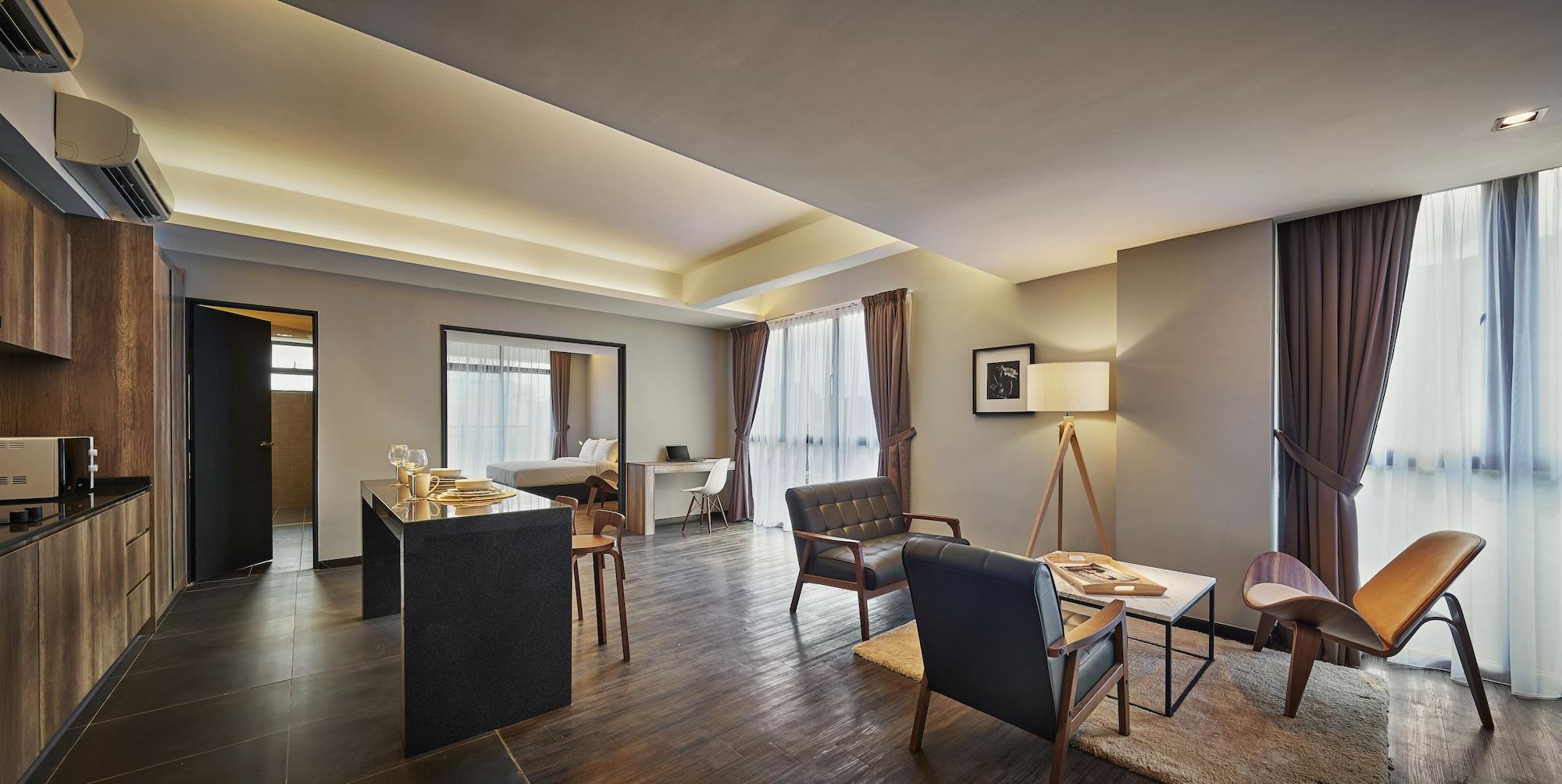 Tropics Eight Suites George Town Buitenkant foto
