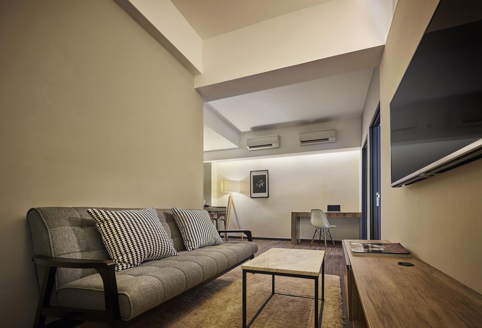 Tropics Eight Suites George Town Buitenkant foto