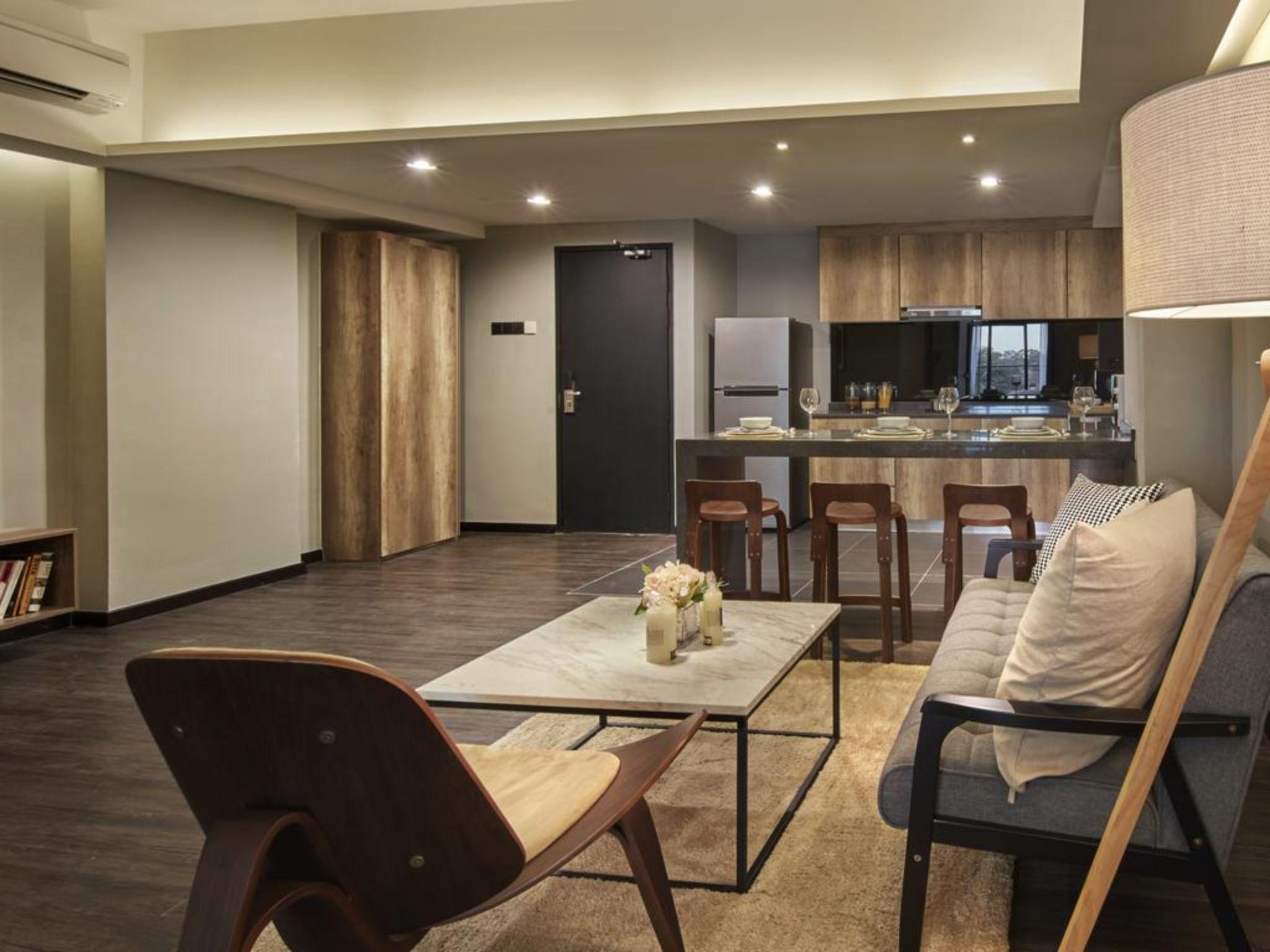 Tropics Eight Suites George Town Buitenkant foto