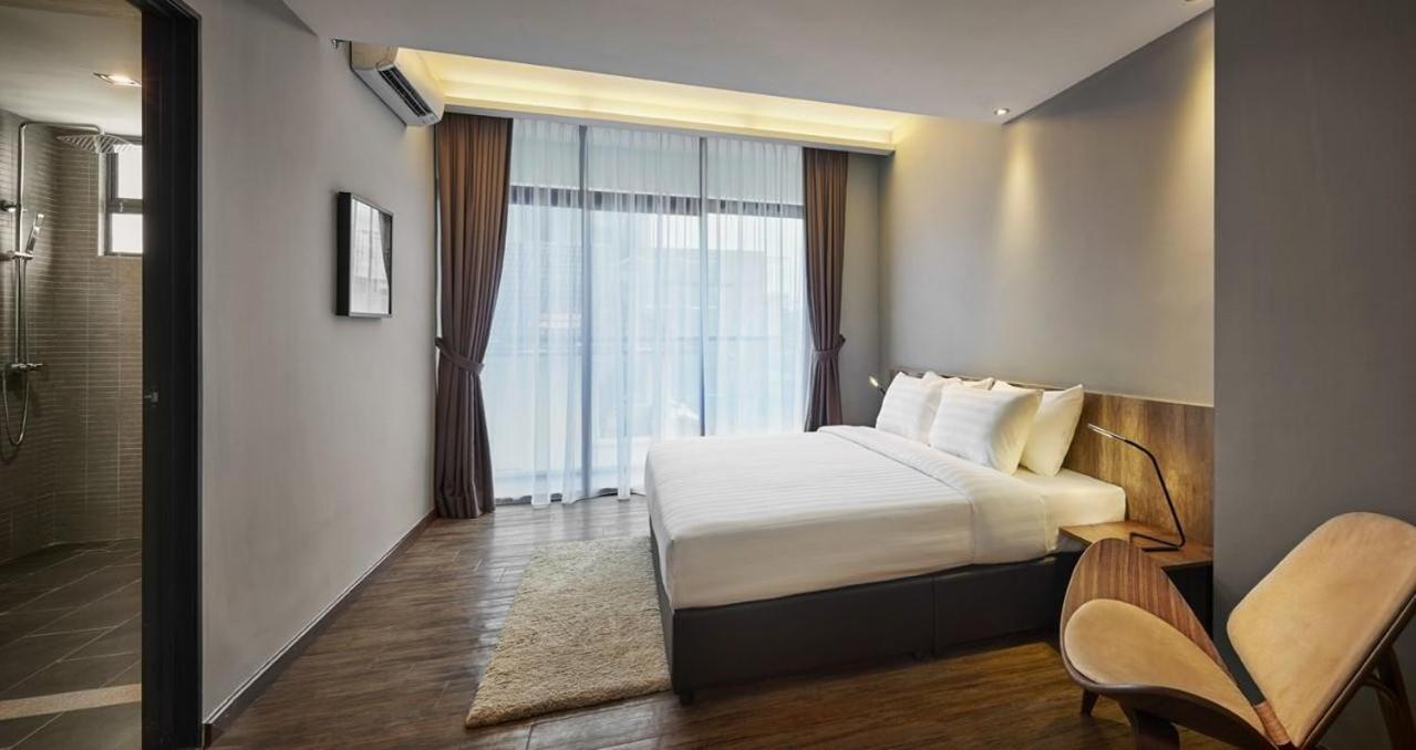 Tropics Eight Suites George Town Buitenkant foto