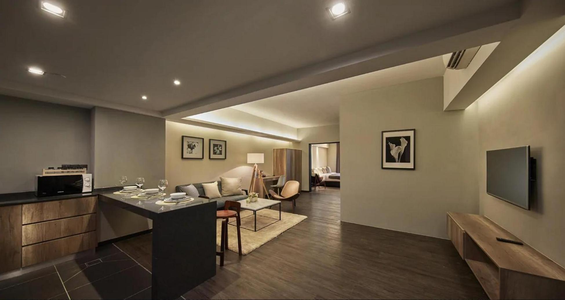 Tropics Eight Suites George Town Buitenkant foto