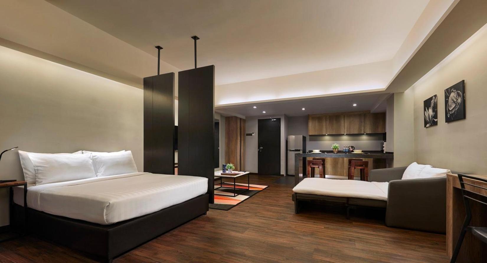 Tropics Eight Suites George Town Buitenkant foto