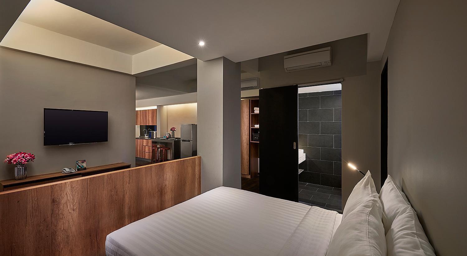 Tropics Eight Suites George Town Buitenkant foto