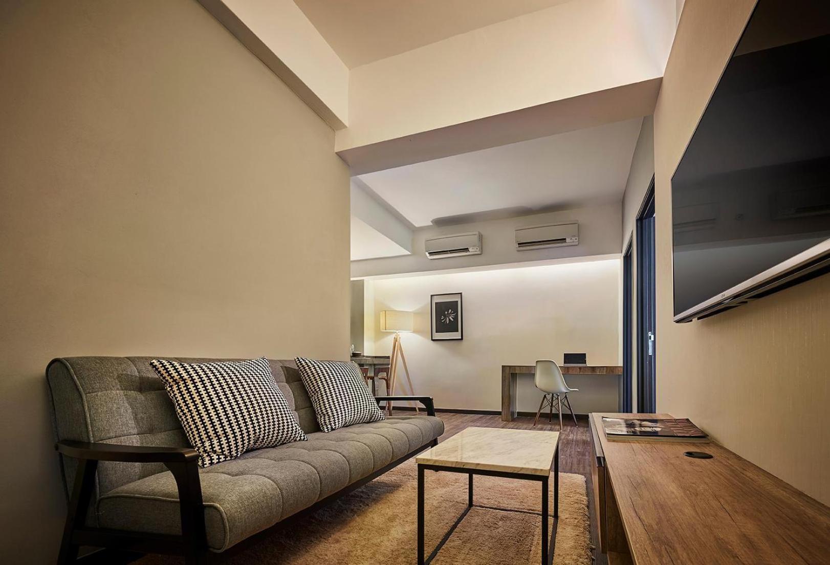 Tropics Eight Suites George Town Buitenkant foto