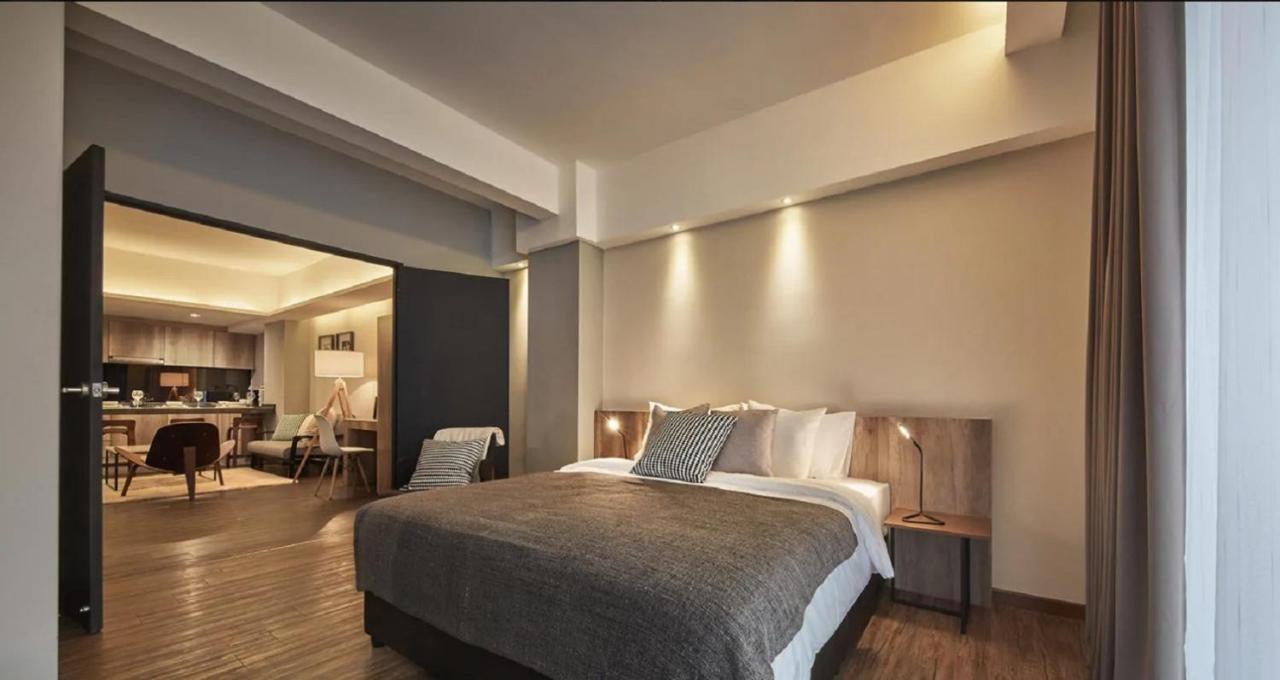 Tropics Eight Suites George Town Buitenkant foto